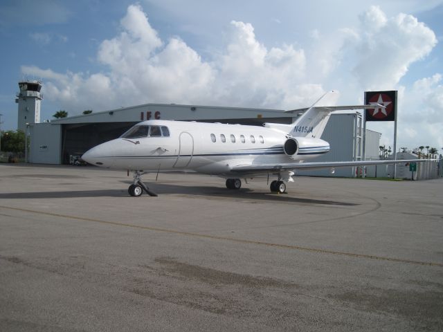 Hawker 800 (N415JA)