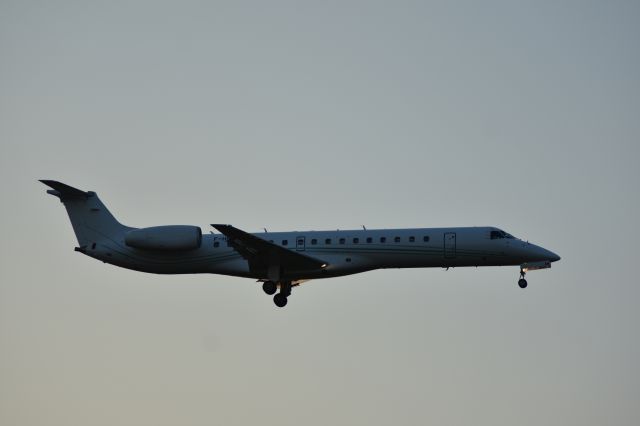 Embraer ERJ-145 (F-HRAM) - Avion loué par HOP! Strasbourg Lille vendredi 04 mai 2018 piste 08