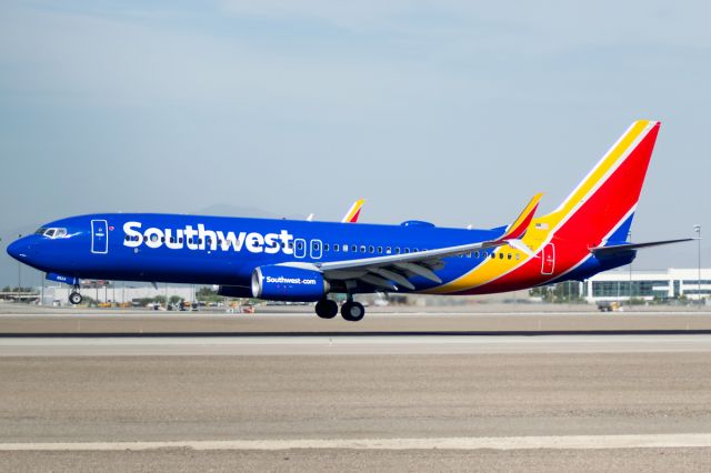 Boeing 737-800 (N8524Z) - Southwest is the local favorite around Las Vegas