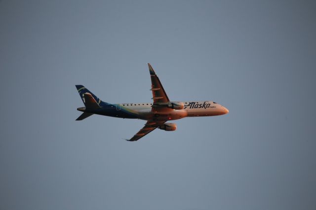 EMBRAER 175 (long wing) (N197SY)