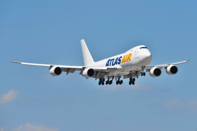 BOEING 747-8 (N859GT) - 10-C 08-16-21. This is the aircraft that was operating Atlas Air flight 5Y95 that suffered an engine fire on the #2 engine during initial climb after takeoff from runway 09 at Miami and captured inflight on fire in a dramatic dell phone video and posted online. Thankfully the aircraft was able to return safely with no loss of life or loss of the airframe. (01-19-24)