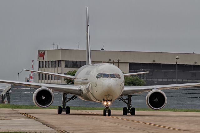 BOEING 767-300 —