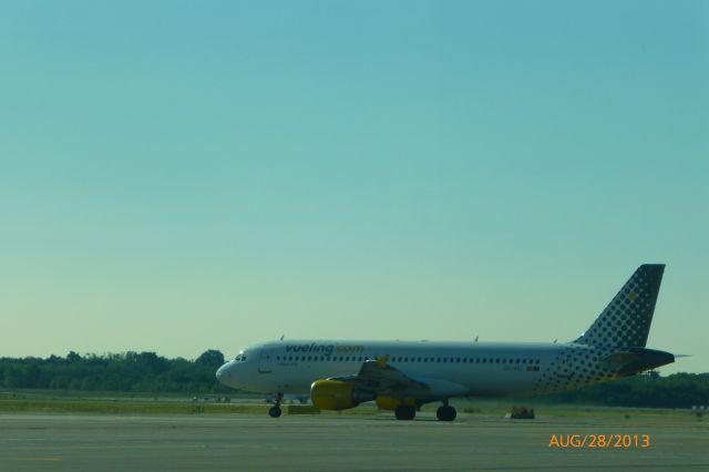 Airbus A320 (EC-HGZ) - Delivered to Iberia in 2000br /Delivered to Vueling in 2013