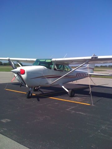 Cessna Skyhawk (N99263) - One of the ol reliables down here at SIUC.    C-172