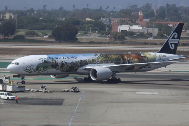 BOEING 777-300ER (ZK-OKP)