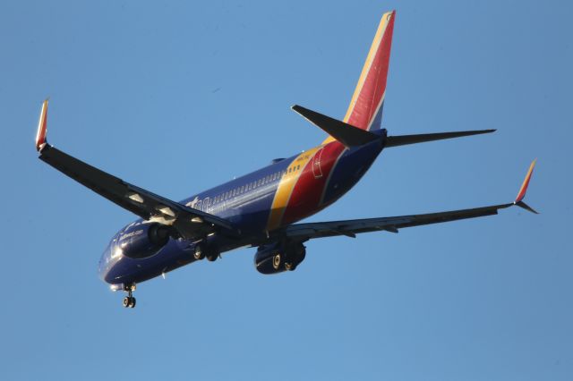 Boeing 737-800 (N8678E)