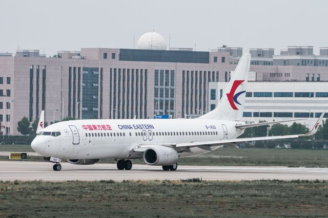 Boeing 737-700 (B-1422) - B737-89P(B-1422) Taxiing