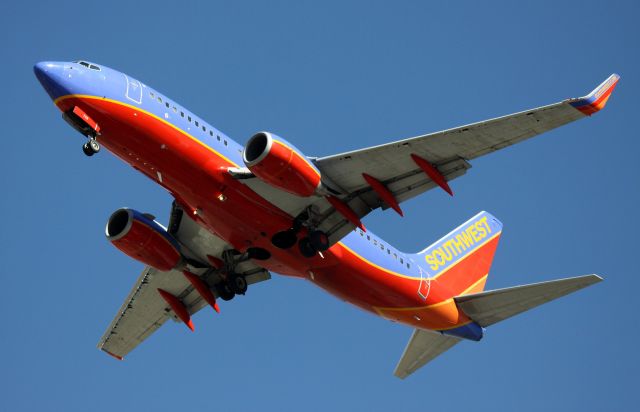 Boeing 737-700 (N746SW) - SWA # 2187, On Final 30L, Arrival from KSNA 09-15-2015