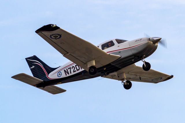 Piper Cherokee (N72DM)