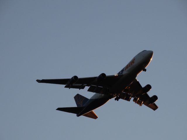 Boeing 747-400 (N418MC)