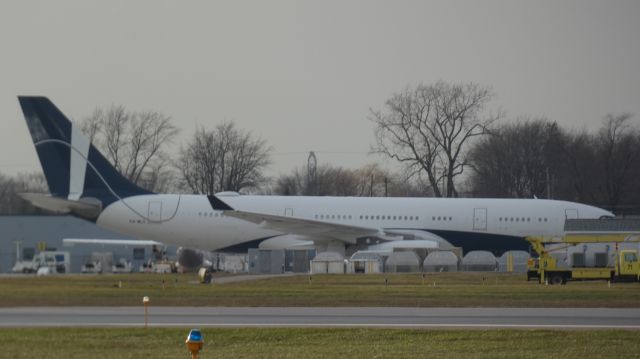 Airbus A330-200 (P4-MLO) - Lawrence Ho Yau Lung’s A330 at KBUF 