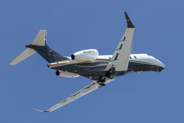 Bombardier Challenger 300 (N505FX)