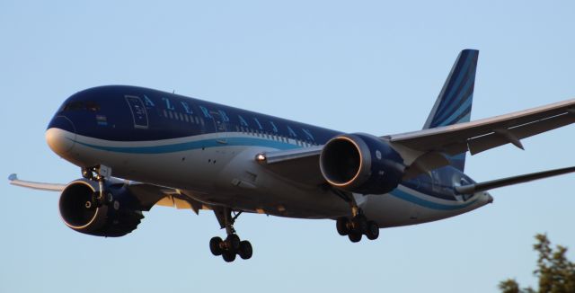 Boeing 787-8 (VP-BBR) - An Azerbaijan Airlines B787-8 on final approach into LHR, Landing on runway 27L.br /br /Location: Myrtle Ave.br /Date: 02.08.22 (dd/mm/yy).