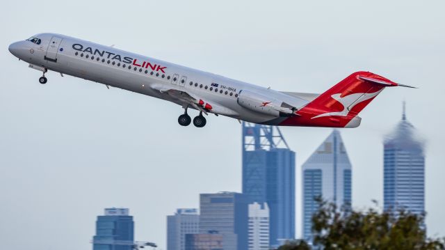Fokker 100 (VH-NHA)