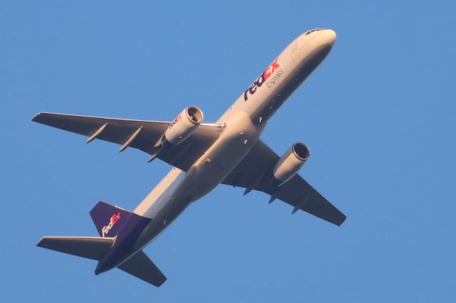 Boeing 757-200 (C-FMEU) - C-FMEU Boeing B-757-2B7 Morningstar Air Express MALL 7054 De Moncton YQM vers Mirabel YMX Altitude 2640 Mètres Vitesse 476 Km/H Survolant le fleuve St-Laurent QC. à Lavaltrie Le 26-07-2024 à 19:56