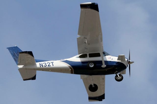 Cessna Skylane (N32T)