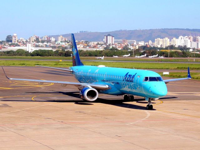 Embraer ERJ-190 (PR-AYY) - Embraer ERJ-190-200IGW 195AR (cn 19000475) Azul - Linhas Aéreas Brasileiras Fab: 2011 - Porto Alegre - Salgado Filho (POA / SBPA), Brazil