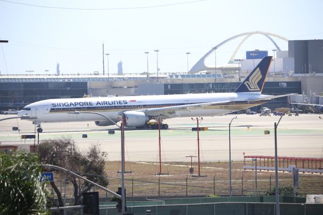 BOEING 777-300ER (9V-SWT)