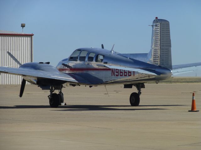 Beechcraft Twin Bonanza (N9666Y)