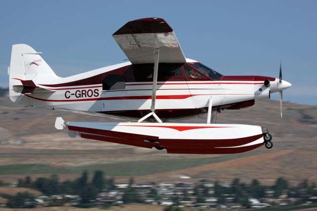 C-GROS — - Roule 100kn, vne 125, 200gl de jet fuel,6 hrs en vol, Pratt pt6A20A 550HP,hauteur intérieur 6.5pi, longueur intérieur 14pi, peut coucher 3 personnes, douches, toilettes poile, frigo, dinette,glass coocpit,dish tv, bateau 11 pi, moteur 2hp, génératrice.....décolage gross 400pi sur l'eau 600pi sur terre.  4 en vol mondialement.