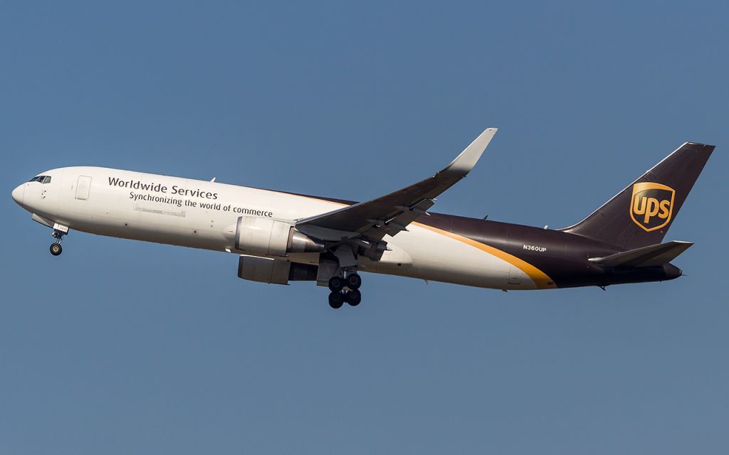 BOEING 767-300 (N360UP)