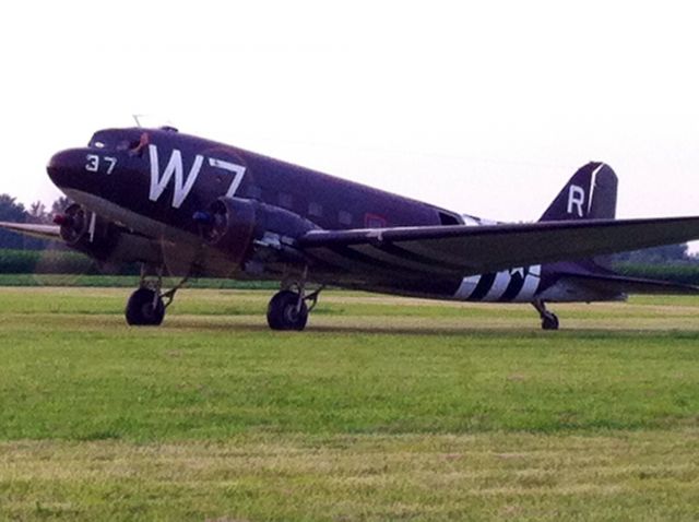 Douglas DC-3 (N345AB)