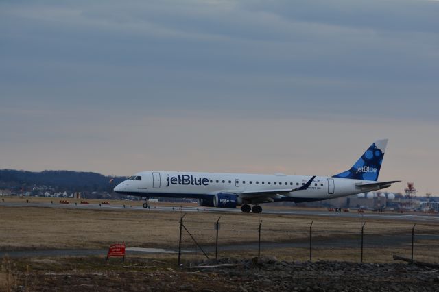 Embraer ERJ-190 (N187JB)