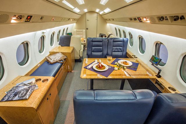 Dassault Falcon 900 (N860ST)