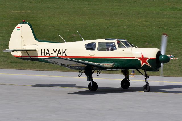 YAKOVLEV Yak-18U (HA-YAK)