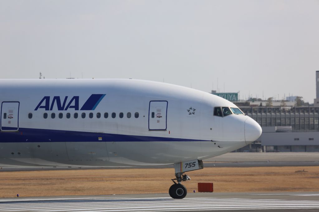 BOEING 777-300 (JA755A)