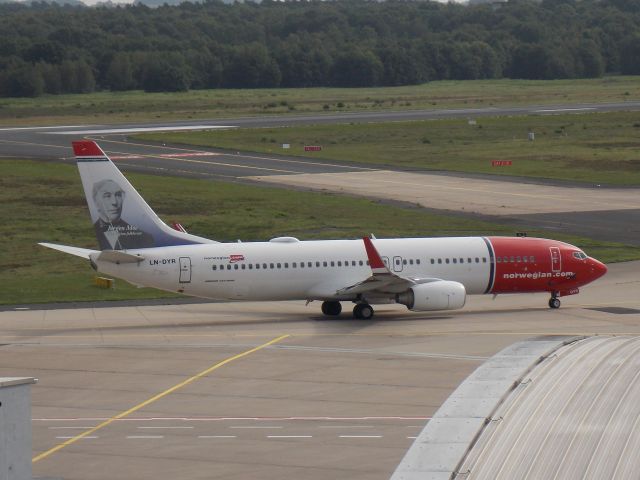 Boeing 737-700 (LN-DYR)