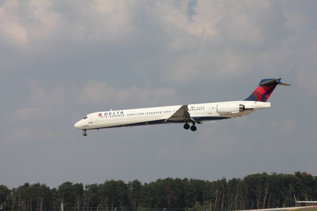 McDonnell Douglas MD-90 (N910DN) - 9/3/15br /Flight 1425 KATL to KBWI