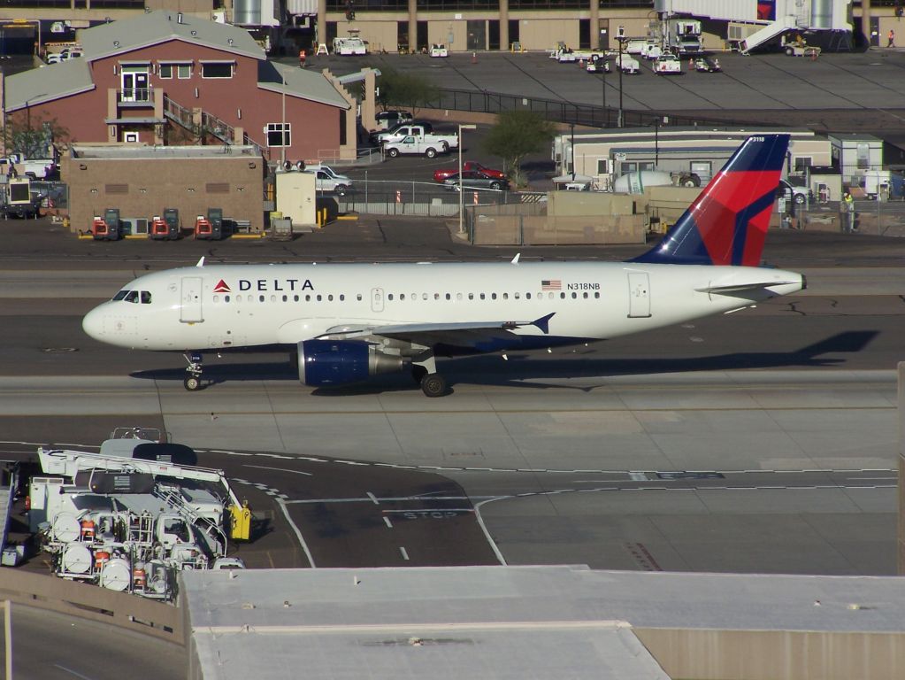 Airbus A319 (N318NB) - N318NB Delta (ex Northwest) A319 Phonenix Sky Harbour March 18th 2010