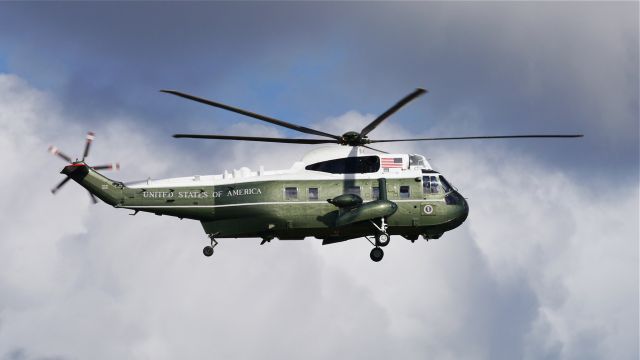 Sikorsky Sea King (15-9355) - "Marine One" a VH-3D #159355 (cn 61-729) on final to Rwy 16R on 4/22/14.