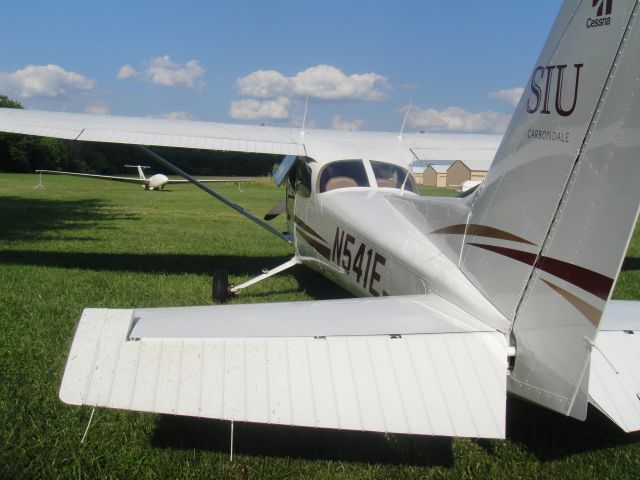 Cessna Skyhawk (N541E) - Parked at CCSC for the 2013 Region 6S glider race (My dads glider tied town in the background)