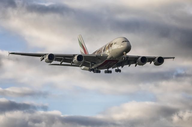 Airbus A380-800 (A6-EOM)