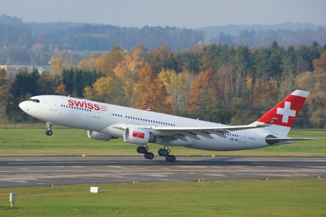 Airbus A330-200 (HB-IQI)