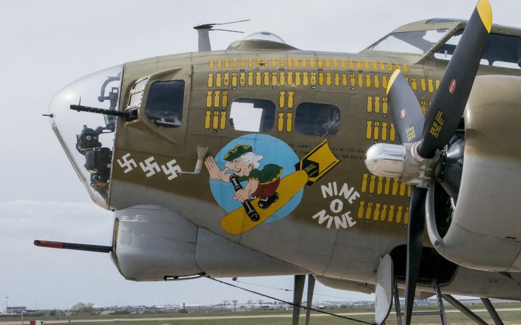 Boeing B-17 Flying Fortress (N93012)