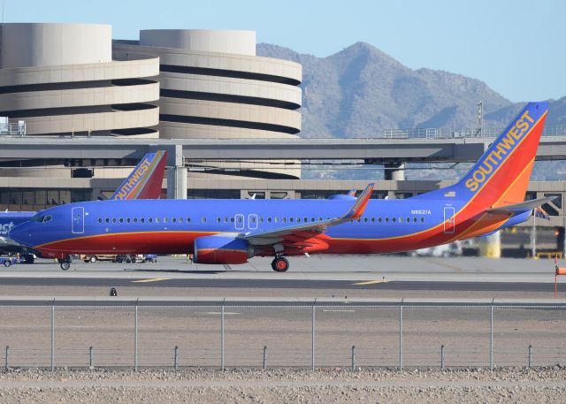 Boeing 737-800 (N8621A)