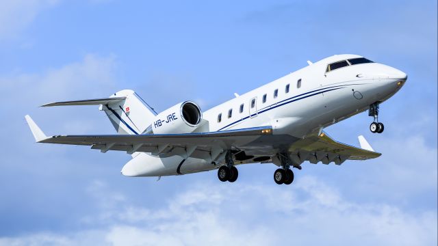 ZENAIR Super Zodiac (HB-JRE) - Challenger 605 HB-JRE seen departing TNCM St Maarten. Aircracft flies now as T7-UMT