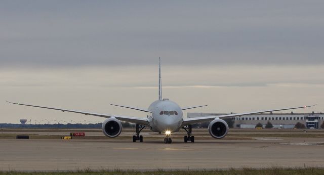 Boeing 787-8 (N808AN) - Taxiing from MX to the terminal (Please view in "full" for highest image quality)