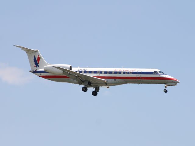 Canadair Regional Jet CRJ-700 (N724AE)