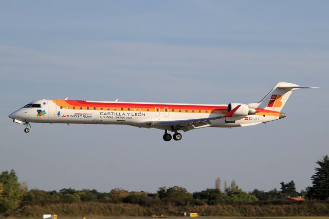Canadair Regional Jet CRJ-900 (EC-JTT)