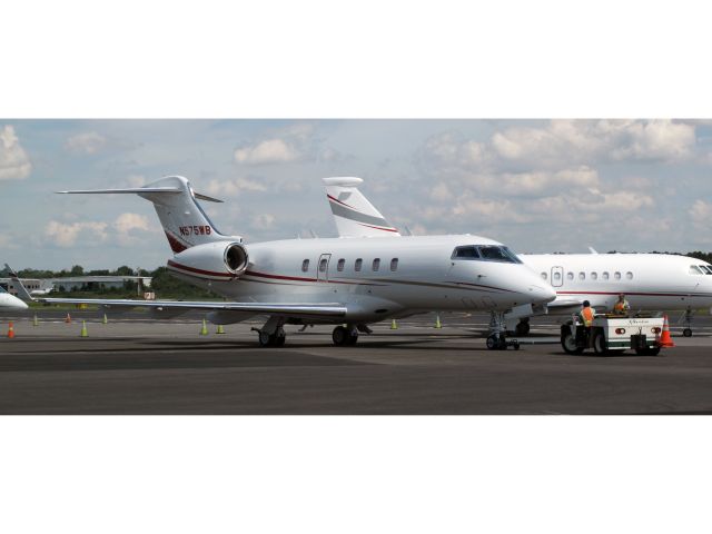 Bombardier Challenger 300 (N575WB) - A very nice business jet. Spacious cabin. Modern design.