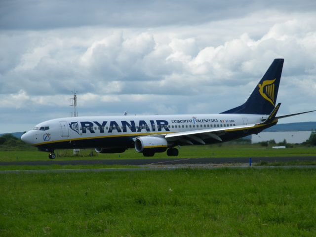 Boeing 737-800 (EI-EBS) - EI-EBS B737-8ASWL CN 35001/2857 SEEN HERE ARRIVING FROM LIVERPOOL UK HEX CODE 4CA73B ON JULY 20 2011