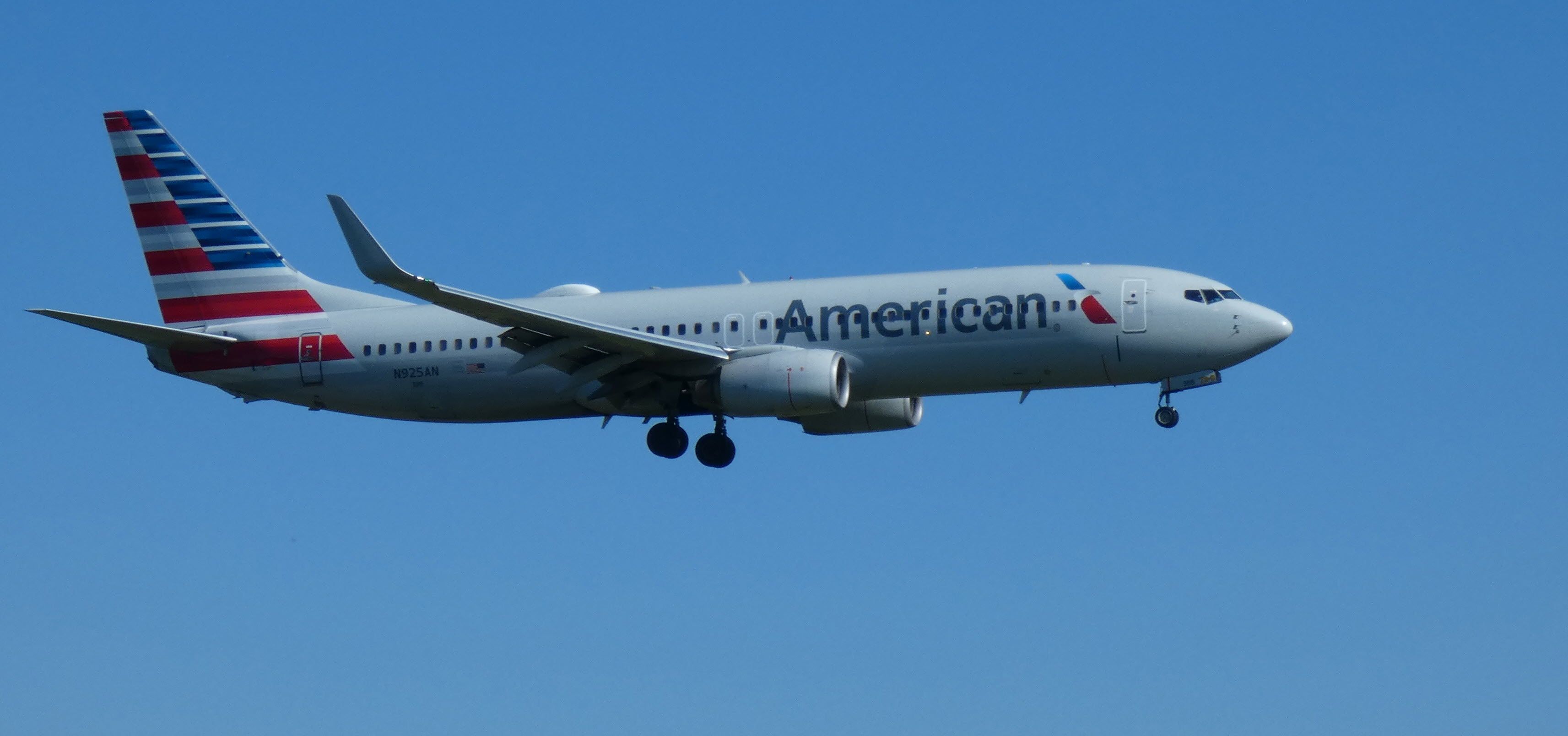 Boeing 737-800 (N925AN) - On short final is this 1999 American Airlines Boeing 737-823 in the Summer of 2022.