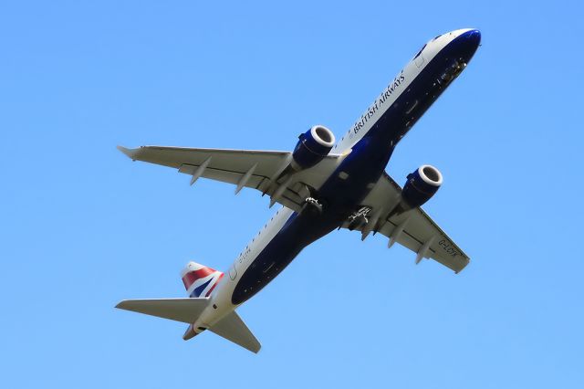 Embraer ERJ-190 (G-LCYK)