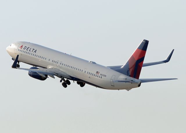 Boeing 737-900 (N820DN)