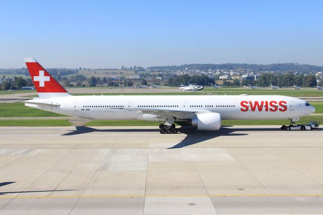 BOEING 777-300 (HB-JNE)