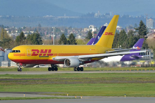 BOEING 767-200 (N773AX)